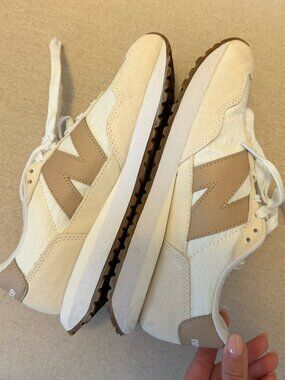 New Balance 237 - Nearly New! Cream/Ivory/Tan Size 7